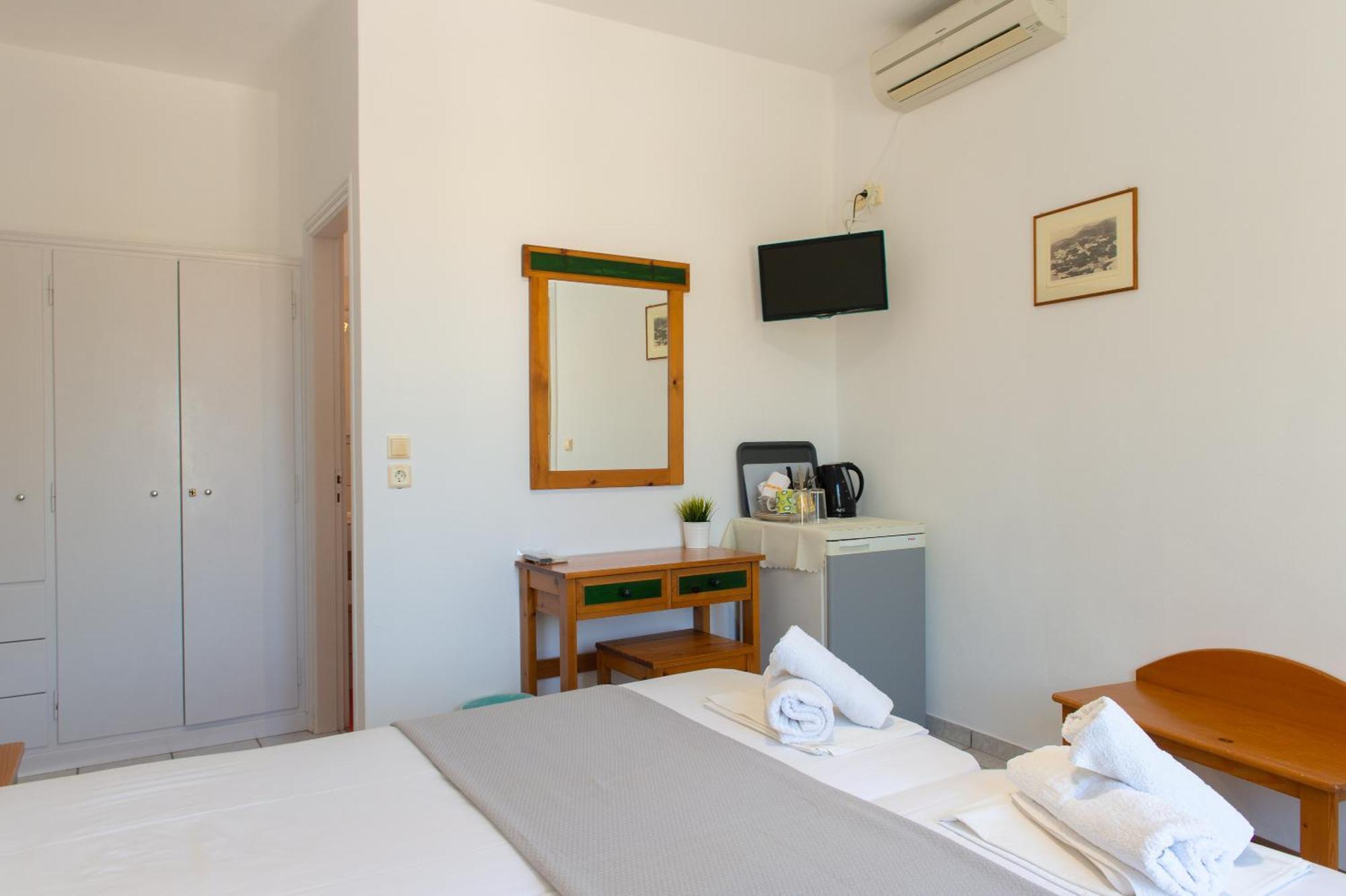 Morpheas Pension Rooms & Apartments Kamares  Room photo